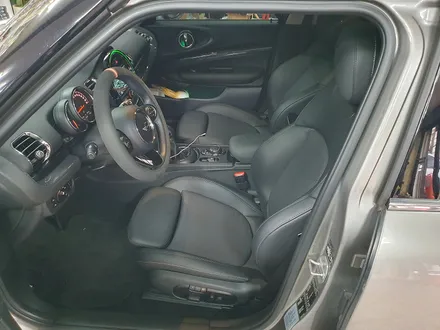 BMW 미니쿠퍼 F54 클럽맨 고장난 순정열선시트 기능을 모두 말끔히 수리하여 차량에서 이제 따뜻하게 지내실수 있습니다.~~~^^ / 서울 도봉구