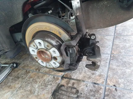BMW 미니쿠퍼  3세대 F55 수명이 다한 소모품 브레이크 패드를 앞뒤 모두 신품으로 교환하여 차량에 컨디션을 회복시켜 드렸습니다.~~~^^ / 서울 도봉구