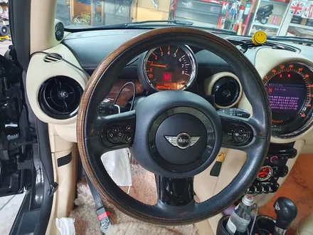 BMW 미니쿠퍼 2세대 R56 어떻게 구하셨는지 가져오신 구하기 힘든 굿우드 핸들로 모두 교환하여 드렸습니다.~~~^^ / 서울 도봉구