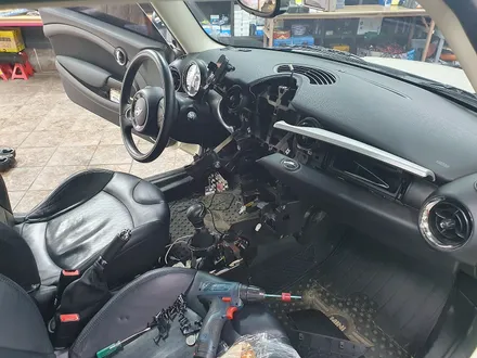 BMW 미니쿠퍼 2세대 R56 순정 비부모니터 이식후 카플레이 모듈 장착으로 차량이 더욱더 편리해집니다.~~~^^ / 서울 도봉구