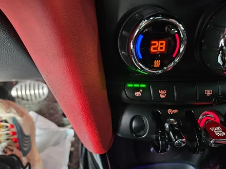 BMW 미니쿠퍼 F56 JCW 고장난 순정열선시트 수리로 올겨울 따뜻하게 보내실수있도록 하여 드렸습니다.~~~^^ / 서울 도봉구