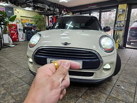 BMW 미니쿠퍼 3세대 F56 칙칙한 순정 황구 할로겐 라이트를 밝고 화사한 LED 벌브로 교환하여 차량에 스타일과 야간에 광명을 찾아드렸습니다.~~~^^ / 서울 도봉구