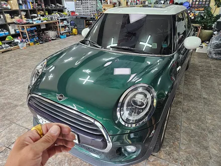 BMW 미니쿠퍼 F54 JCW 클럽맨 가져오신 센터게이지를 장착하여 드리고 F56 트렁크 누수현상을 모두 잡아드렸습니다.~~~^^ / 서울 도봉구