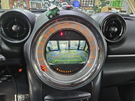 BMW 미니쿠퍼 R60 컨트리맨 고장난 아이나비 M 박스를 모두 탈거하고 인터페이스 교환으로 후방카메라 기능을 모두 정상적으로 살려드렸습니다.~~~^^ / 서울 도봉구