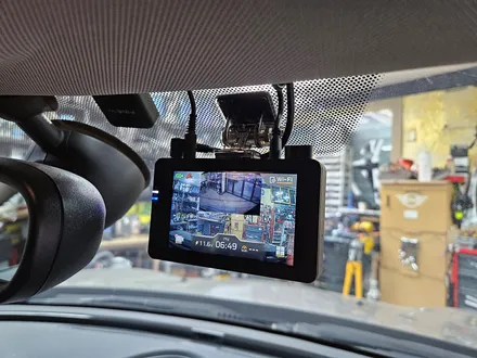 BMW 미니쿠퍼 F54 클럽맨 기존 고장난 순정블랙박스를 제거하고 가져오신 파인뷰 제품으로 교환하여 안전하게 주행녹화와 주차녹화를 하실수 있습니다.~~~^^ / 서울 도봉구