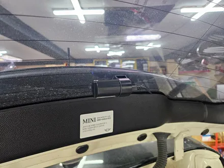 BMW 미니쿠퍼 F56 고장난 거치대와 순정블랙박스를 모두 탈거하고 가성비 좋은 블랙박스 장착으로 불안함을 해소시켜 드렸습니다. / 서울 도봉구