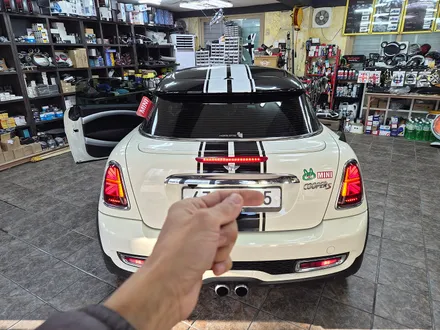 BMW 미니쿠퍼 R58 쿠페 주문하여 가져오신 미니전용 애프터 마켓 LED 데이라이트 라이트교환과 편의장치 락폴딩 유니언잭 테일램프 교환으로 차량에 스타일을 변신시켜 드리고 광명을 / 서울 도봉구