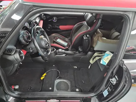 BMW 미니쿠퍼 F56 JCW 고장난 순정 열선시트 기능을 수리하여 모두 정상적으로 살려드렸습니다.~~~^^ / 서울 도봉구