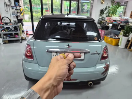 BMW 미니쿠퍼 R56 이상이 있는 후방카메라 영상을 모두 말끔히 해결하여 정상적으로 살려드렸습니다.~~~^^ / 서울 도봉구