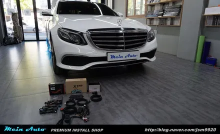 벤츠 신형 E220d(W213) 터치 네비게이션 X1 큐브 매립하기 / 경남 창원