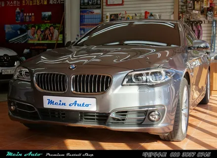 편리하고 안전한 길 안내를 위한 BMW 520d(F10) 아틀란 3D 터치 네비게이션 매립과 순정 HUD 연동하기 / 경남 창원