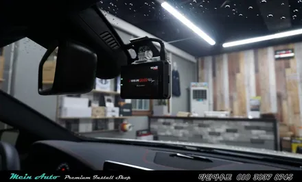 벤츠 A45 AMG 블랙박스 아이나비 QXD950View Black과 리튬인산철 보조배터리 에코파워팩 장착 / 경남 창원