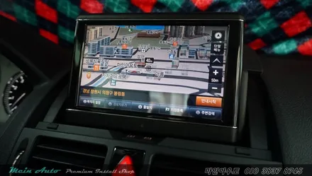 지니 넥스트 V4를 탑재한 아이머큐리 CSS3 Light G 벤츠 C클래스 장착 / 경남 창원 마산 수입차 터치 네비 매립 / 경남 창원