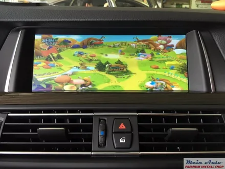BMW 520d에 아틀란 3D 터치 네비게이션 매립과 순정 HUD 연동 작업 / 경남 창원
