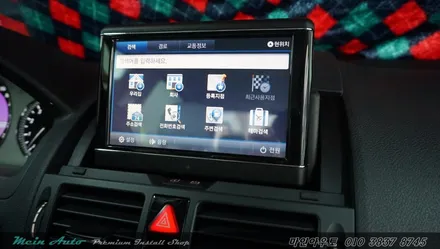 지니 넥스트 V4를 탑재한 아이머큐리 CSS3 Light G 벤츠 C클래스 장착 / 경남 창원 마산 수입차 터치 네비 매립 / 경남 창원