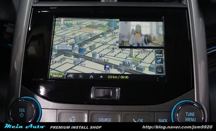 아틀란 3D 네비  매립과 스마트폰 미러링 장착으로 스마트한 드라이빙이 가능해진 쉐보레 말리부 / 경남 창원