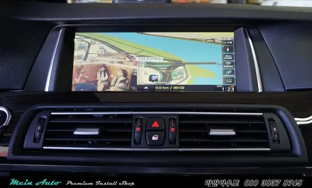 BMW 5시리즈에 아틀란 3D 터치 네비게이션과 순정 HUD 연동 / 경남 창원