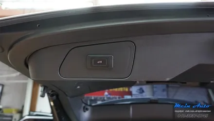 푸조 3008 SUV 안전하고 편리한 트렁크 개폐를 위한 스마트 테일게이트 전동트렁크와 모션 풋센서 장착 / 경남 창원