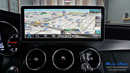 벤츠 C클래스(W205) C220d 국산 12.3인치 모니터와 M2C-200A 플러스 시공 / 경남 창원