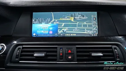 BMW528i(F10) 아틀란 3D 터치 네비게이션 매립, 순정 HUD 연동, 후석(리어) 모니터 연동 / 경남 창원