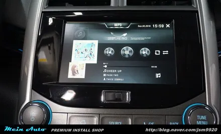 아틀란 3D 네비  매립과 스마트폰 미러링 장착으로 스마트한 드라이빙이 가능해진 쉐보레 말리부 / 경남 창원