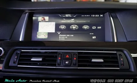 BMW 5시리즈에 아틀란 3D 터치 네비게이션과 순정 HUD 연동 / 경남 창원
