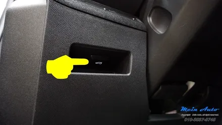 푸조 3008 SUV 안전하고 편리한 트렁크 개폐를 위한 스마트 테일게이트 전동트렁크와 모션 풋센서 장착 / 경남 창원