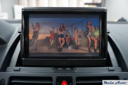 벤츠 C클래스에  아틀란3D 풀 터치 네비게이션과 PAS가 연동되는 후방카메라 장착하기 / 경남 창원