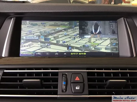 BMW 520d에 아틀란 3D 터치 네비게이션 매립과 순정 HUD 연동 작업 / 경남 창원