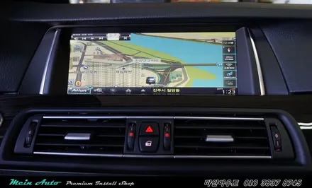 BMW 5시리즈에 아틀란 3D 터치 네비게이션과 순정 HUD 연동 / 경남 창원