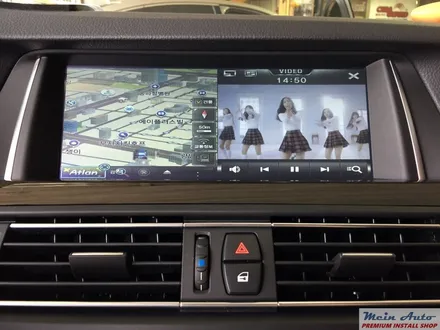 BMW 520d에 아틀란 3D 터치 네비게이션 매립과 순정 HUD 연동 작업 / 경남 창원