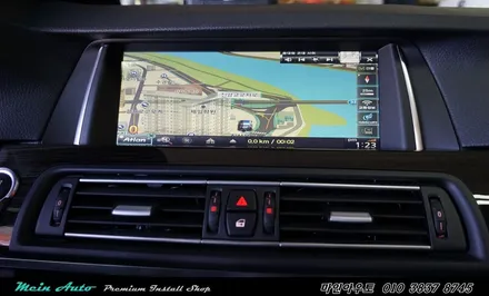 BMW 5시리즈에 아틀란 3D 터치 네비게이션과 순정 HUD 연동 / 경남 창원