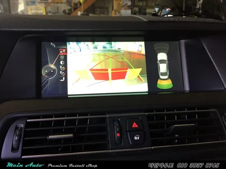 편리하고 안전한 길 안내를 위한 BMW 520d(F10) 아틀란 3D 터치 네비게이션 매립과 순정 HUD 연동하기 / 경남 창원