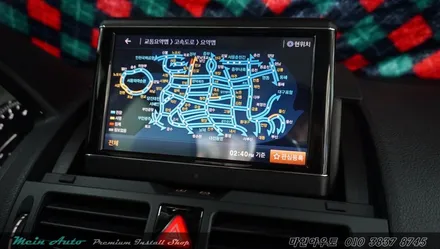 지니 넥스트 V4를 탑재한 아이머큐리 CSS3 Light G 벤츠 C클래스 장착 / 경남 창원 마산 수입차 터치 네비 매립 / 경남 창원