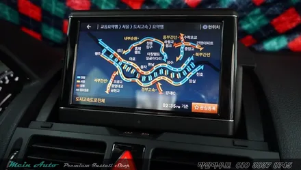 지니 넥스트 V4를 탑재한 아이머큐리 CSS3 Light G 벤츠 C클래스 장착 / 경남 창원 마산 수입차 터치 네비 매립 / 경남 창원