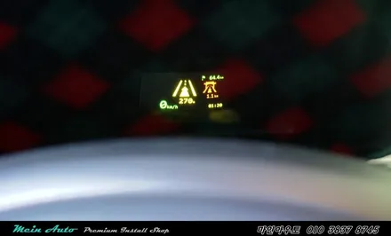 BMW 5시리즈에 아틀란 3D 터치 네비게이션과 순정 HUD 연동 / 경남 창원