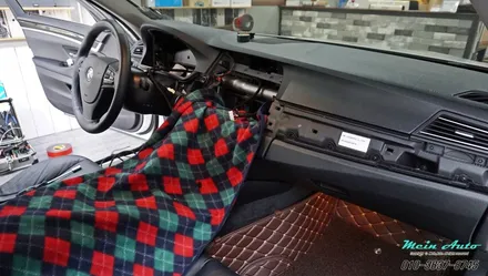 BMW 520d(F10) 아틀란 3D 터치 네비게이션 매립 & 순정 HUD 연동 / 경남 창원 마산 수입차 BMW 터치 네비 매립 전문 / 경남 창원