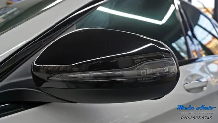 벤츠 C클래스(W205) 카본 사이드 미러 커버, 다이나믹 턴 시그널, AMG 로고 퍼들 램프 시공 / 경남 창원