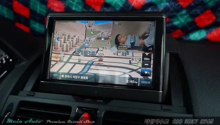 지니 넥스트 V4를 탑재한 아이머큐리 CSS3 Light G 벤츠 C클래스 장착 / 경남 창원 마산 수입차 터치 네비 매립 / 경남 창원