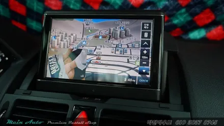 지니 넥스트 V4를 탑재한 아이머큐리 CSS3 Light G 벤츠 C클래스 장착 / 경남 창원 마산 수입차 터치 네비 매립 / 경남 창원