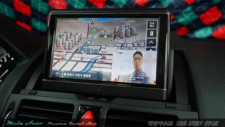지니 넥스트 V4를 탑재한 아이머큐리 CSS3 Light G 벤츠 C클래스 장착 / 경남 창원 마산 수입차 터치 네비 매립 / 경남 창원