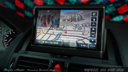 지니 넥스트 V4를 탑재한 아이머큐리 CSS3 Light G 벤츠 C클래스 장착 / 경남 창원 마산 수입차 터치 네비 매립 / 경남 창원