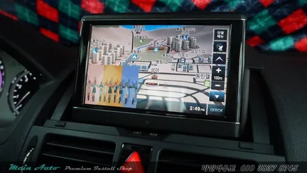 지니 넥스트 V4를 탑재한 아이머큐리 CSS3 Light G 벤츠 C클래스 장착 / 경남 창원 마산 수입차 터치 네비 매립 / 경남 창원