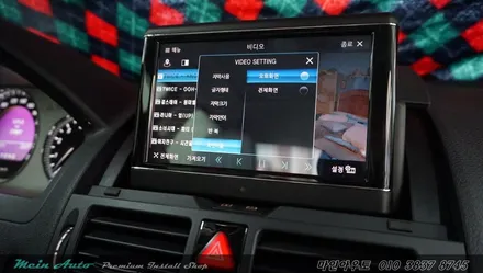지니 넥스트 V4를 탑재한 아이머큐리 CSS3 Light G 벤츠 C클래스 장착 / 경남 창원 마산 수입차 터치 네비 매립 / 경남 창원