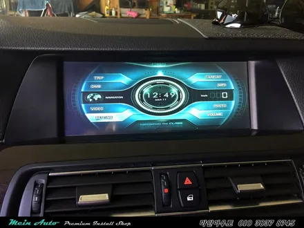 편리하고 안전한 길 안내를 위한 BMW 520d(F10) 아틀란 3D 터치 네비게이션 매립과 순정 HUD 연동하기 / 경남 창원