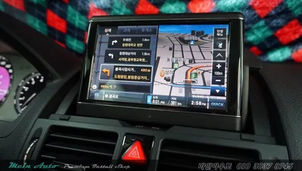 지니 넥스트 V4를 탑재한 아이머큐리 CSS3 Light G 벤츠 C클래스 장착 / 경남 창원 마산 수입차 터치 네비 매립 / 경남 창원