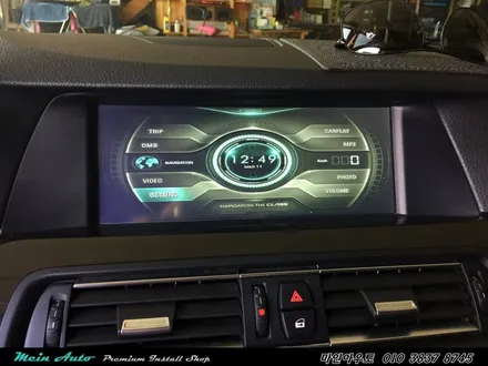 편리하고 안전한 길 안내를 위한 BMW 520d(F10) 아틀란 3D 터치 네비게이션 매립과 순정 HUD 연동하기 / 경남 창원