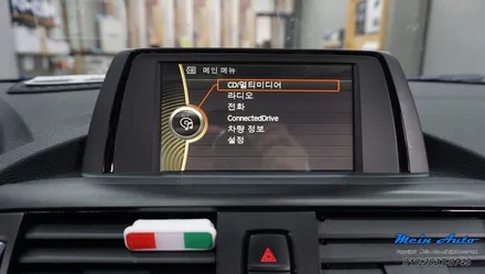 BMW 118d(F20) 아틀란 V5, HD DMB, 스마트폰 미러링까지 다되는 제이와이 커스텀 JY-Z1 프리미엄 네비게이션 장착 / 경남 창원