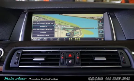 BMW 5시리즈에 아틀란 3D 터치 네비게이션과 순정 HUD 연동 / 경남 창원