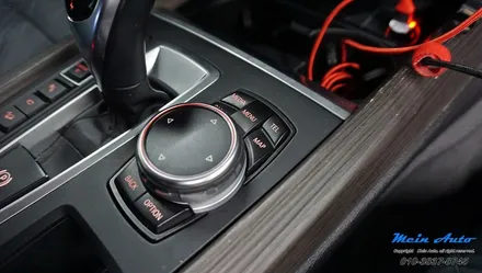 BMW X5(F15) 티맵, 카카오 내비, 네이버 지도 사용을 위한 애플 카플레이 & 안드로이드 오토 설치, 센터 스피커 교체